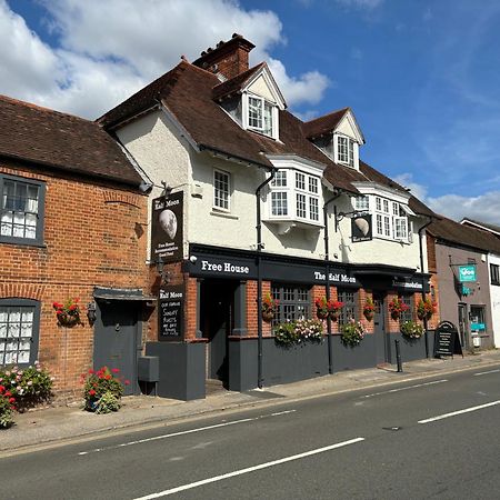 The Half Moon Inn Woking Exterior foto