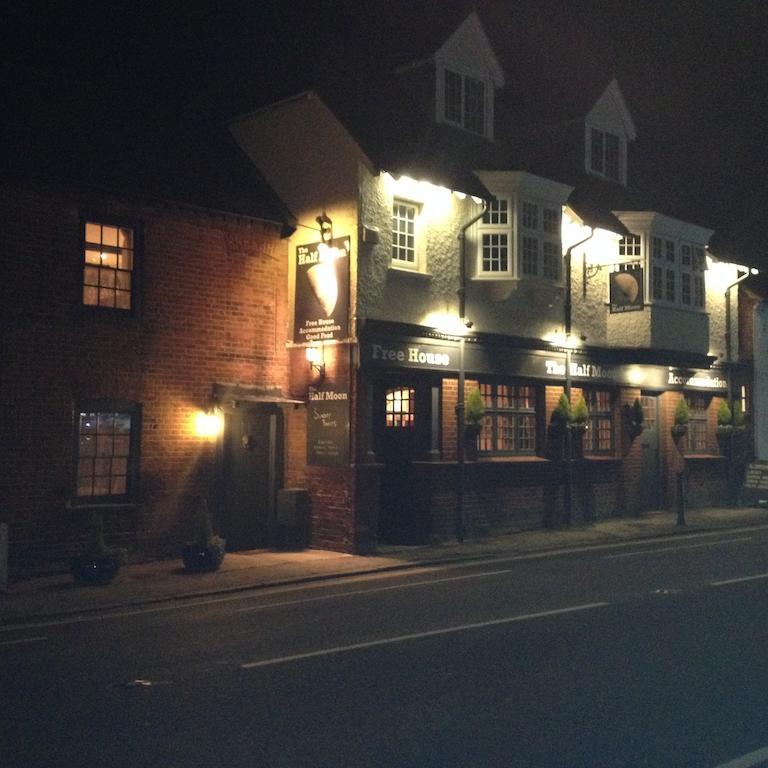 The Half Moon Inn Woking Exterior foto